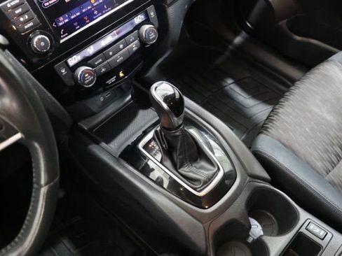 Used 2018 Nissan Rogue SV w/ Premium Package image 28