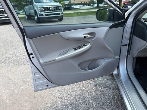 Used 2011 Toyota Corolla LE FWD image 12
