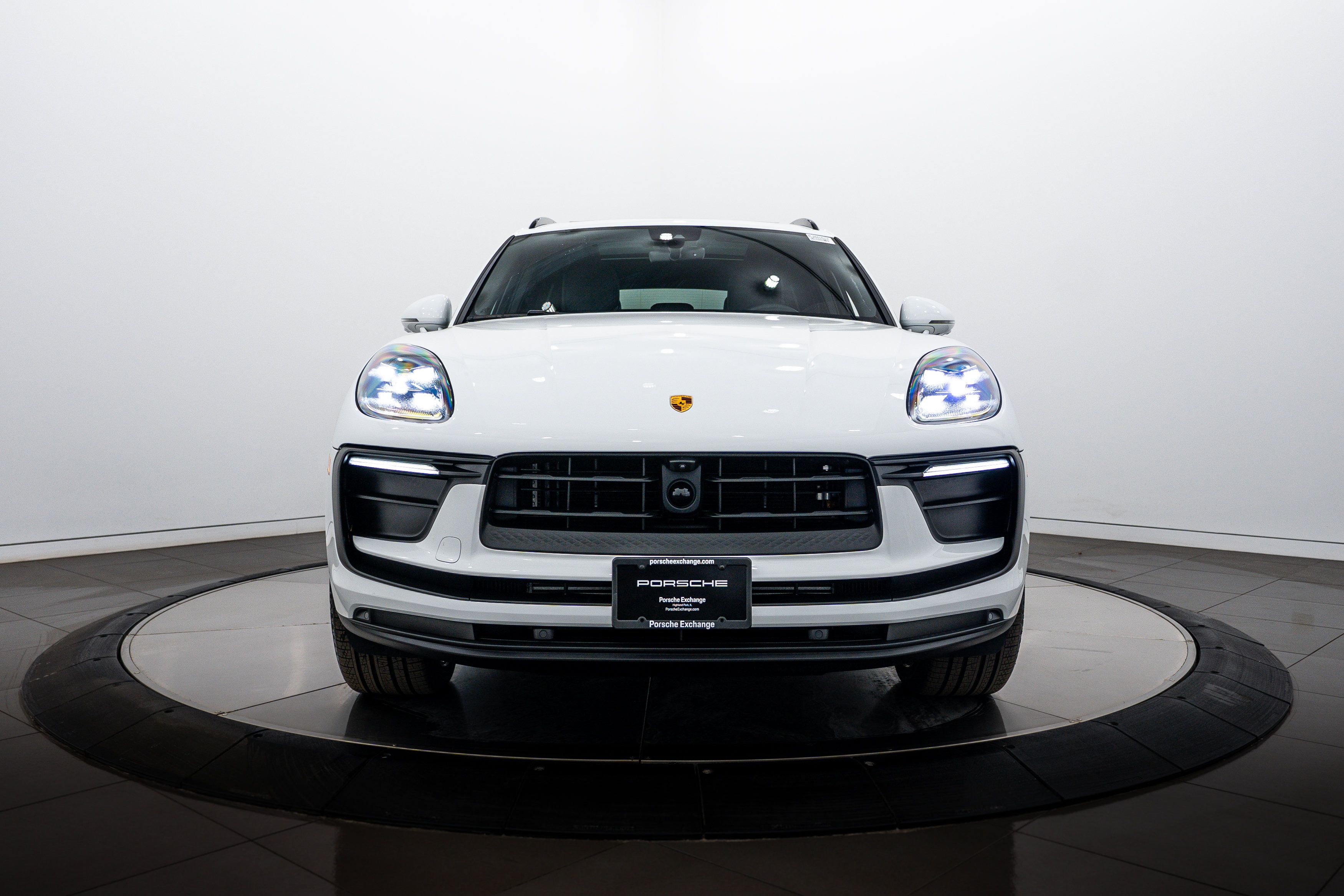 Certified 2026 Porsche Macan AWD/4WD image 10