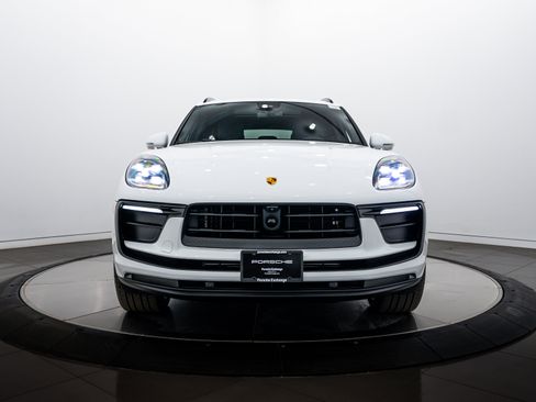 Certified 2026 Porsche Macan image 10