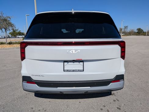 New 2026 Kia Carnival EX image 6
