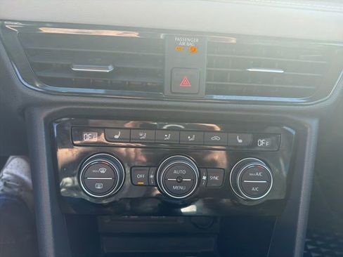 Used 2024 Volkswagen Taos SE image 13