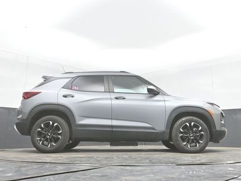 Used 2023 Chevrolet TrailBlazer LT FWD image 34