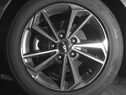 Used 2024 Kia Forte LXS FWD image 23