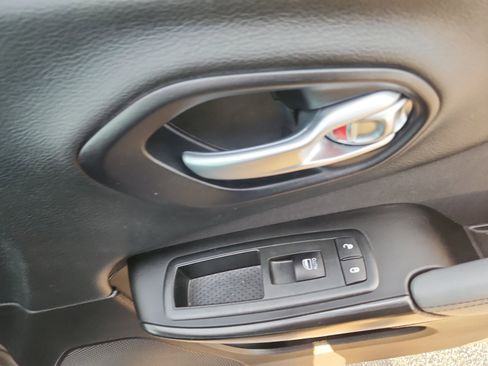 Used 2014 Jeep Cherokee Latitude image 17