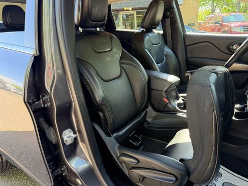 Used 2017 Jeep Cherokee Limited AWD/4WD image 19
