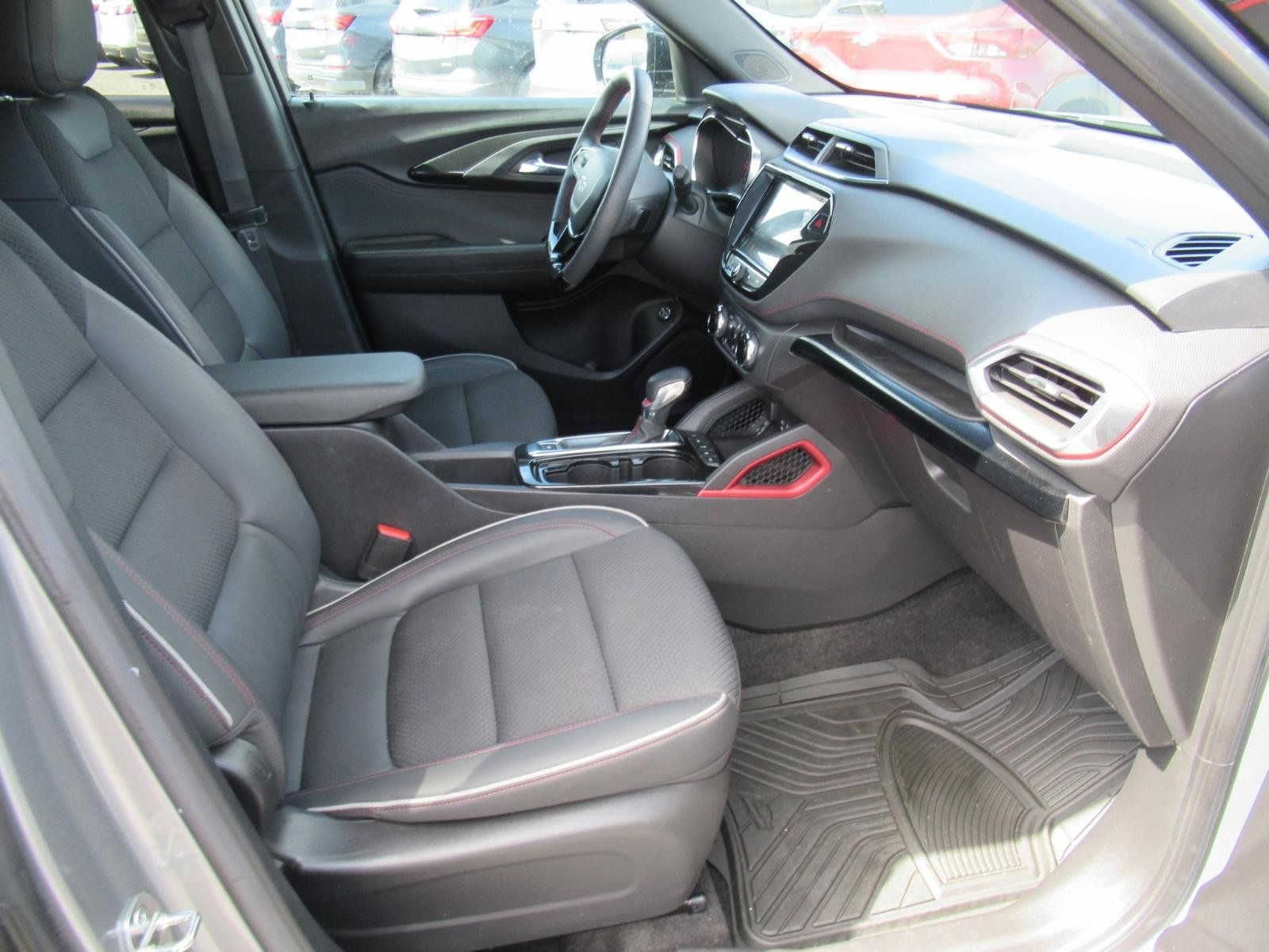 Used 2023 Chevrolet TrailBlazer RS w/ Sun and Liftgate Package AWD/4WD image 10
