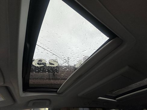 Used 2015 Toyota Sienna Limited Premium image 17