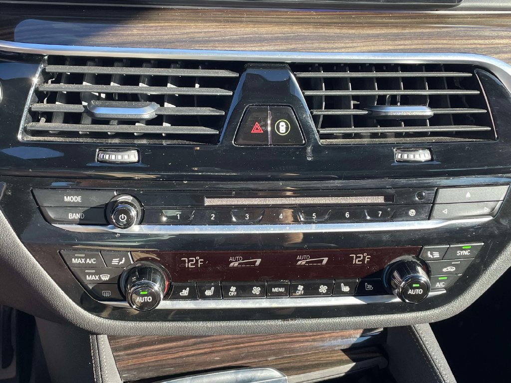 Used 2018 BMW M550i xDrive AWD/4WD image 26