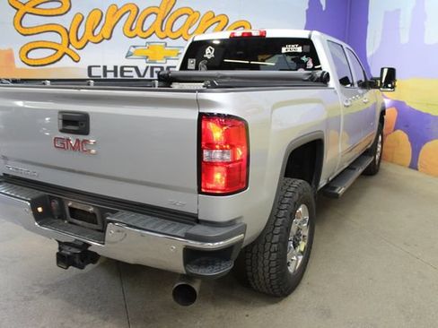 Used 2018 GMC Sierra 2500 SLT w/ Duramax Plus Package AWD/4WD image 8