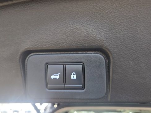 Used 2023 Nissan Rogue SV w/ SV Premium B Package image 40