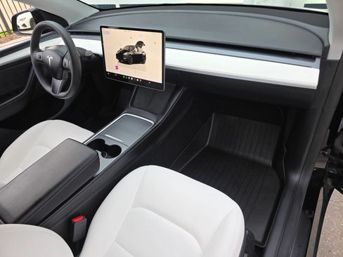 Used 2024 Tesla Model Y Performance AWD/4WD image 28