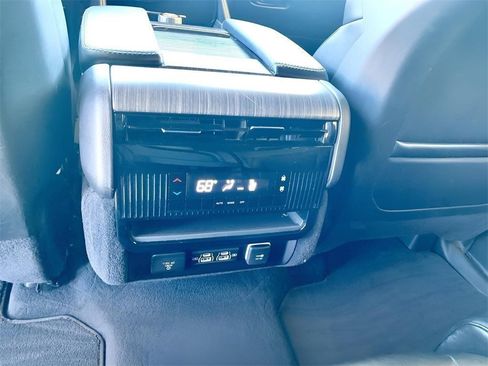 Used 2024 Jeep Wagoneer L Series II image 21