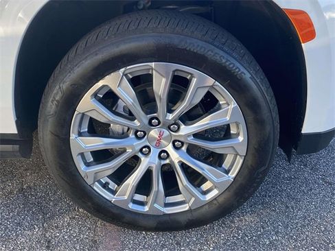 Used 2024 GMC Yukon Denali w/ Max Trailering Package image 4