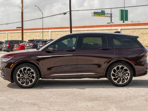 Used 2024 Lincoln Nautilus Reserve AWD/4WD image 5