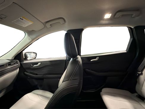 Used 2025 Ford Escape Platinum w/ Premium Technology Package AWD/4WD image 42