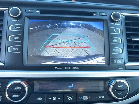 Used 2017 Toyota Highlander XLE image 25