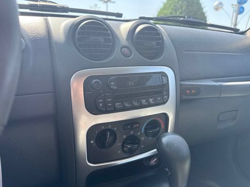 Used 2007 Jeep Liberty Limited AWD/4WD image 10