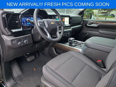 Used 2025 Chevrolet Silverado 1500 LT RWD image 8