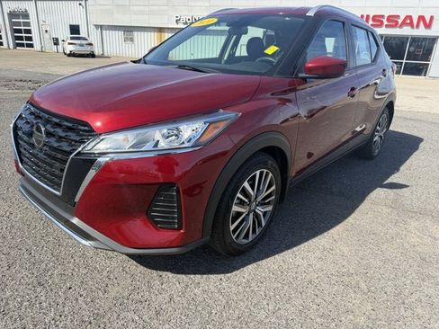 Used 2021 Nissan Kicks SV image 1