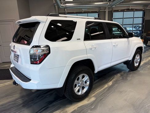Used 2022 Toyota 4Runner SR5 Premium w/ Moonroof Package AWD/4WD image 39