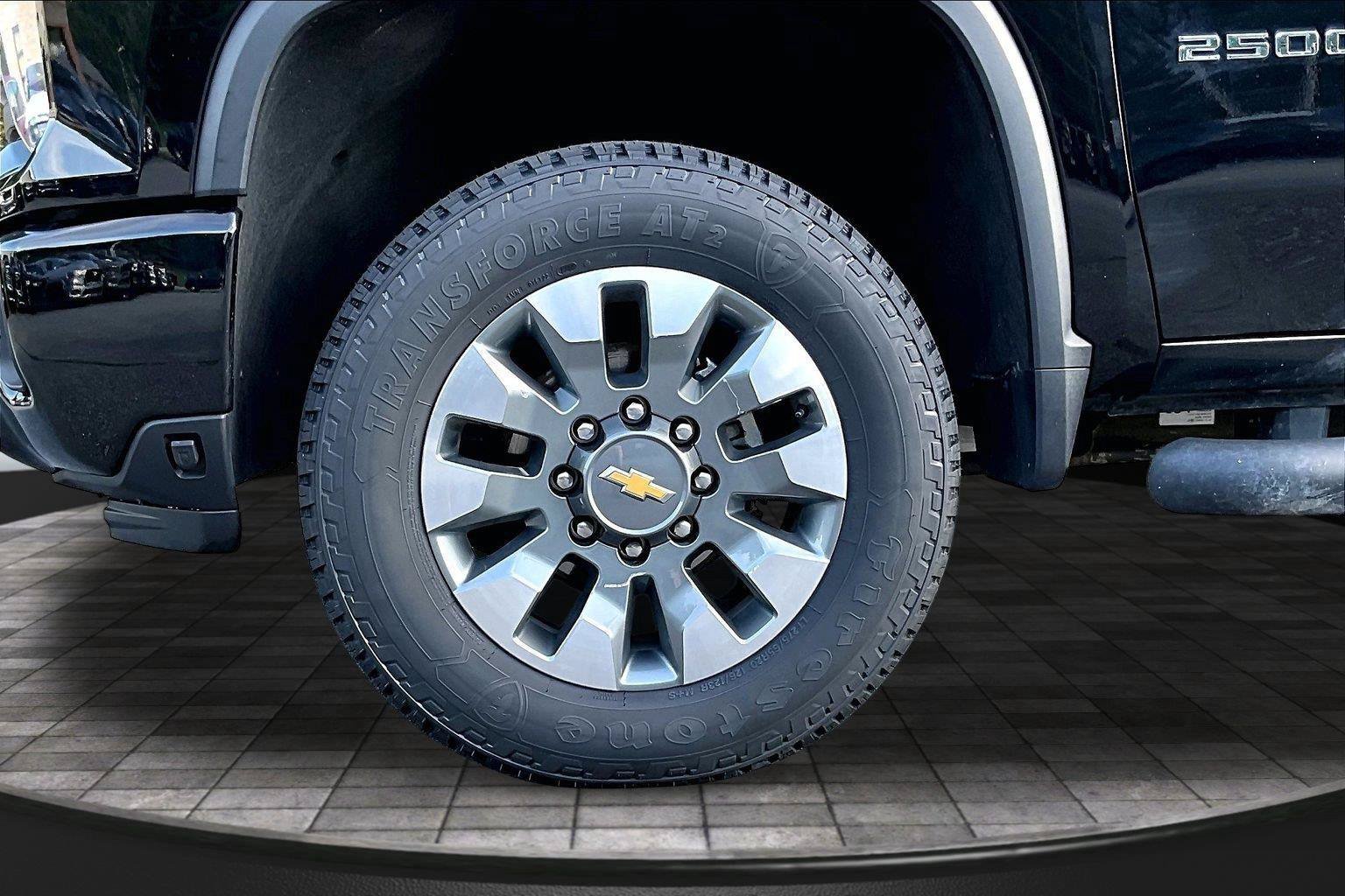 Used 2024 Chevrolet Silverado 2500 Custom w/ Custom Value Package AWD/4WD image 9