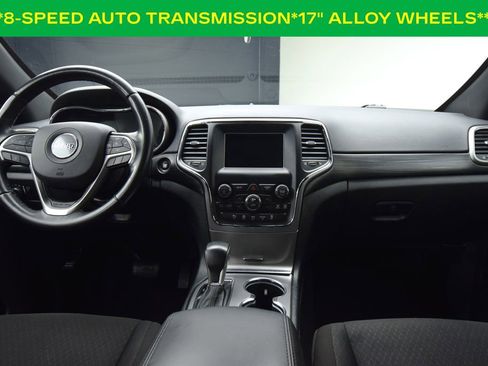 Used 2020 Jeep Grand Cherokee Laredo image 4