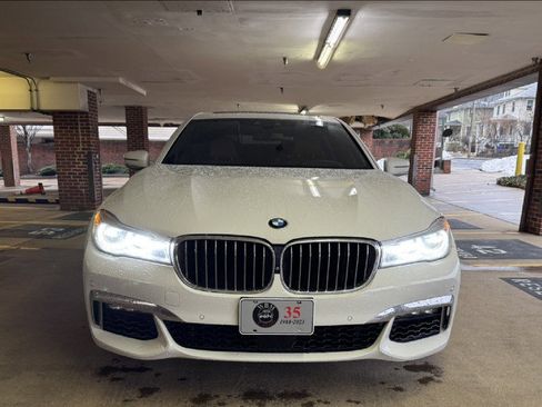 Used 2018 BMW 750i xDrive image 9