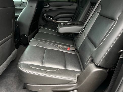 Used 2019 Chevrolet Suburban LT image 9