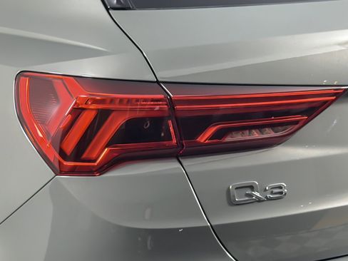 Used 2023 Audi Q3 2.0T Premium w/ Convenience Package image 26