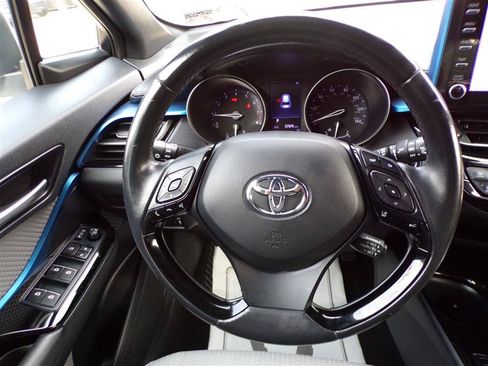 Used 2019 Toyota C-HR XLE FWD image 30