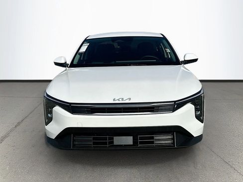 New 2025 Kia K4 LXS image 2