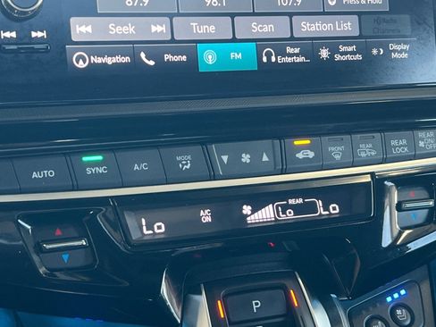 Used 2025 Honda Odyssey Elite image 19