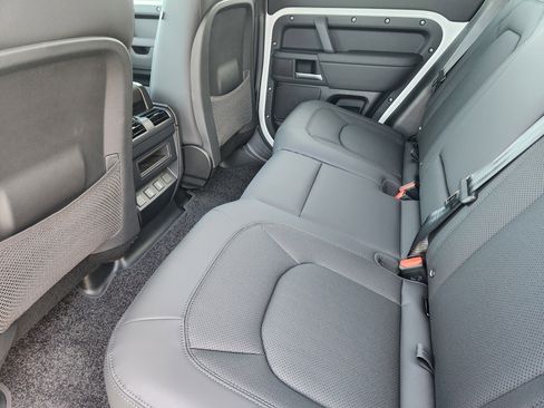 New 2026 Land Rover Defender 110 X-Dynamic SE image 30