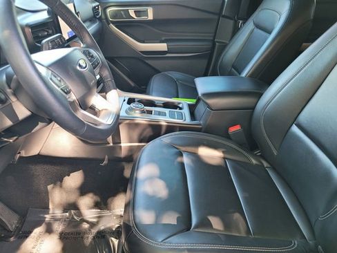 Used 2024 Ford Explorer XLT w/ Equipment Group 202A RWD image 23