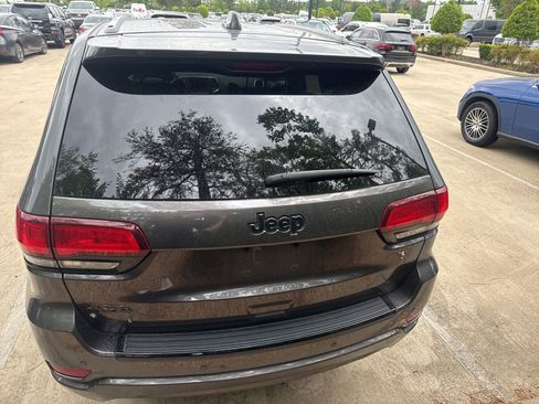 Used 2018 Jeep Grand Cherokee Altitude image 5