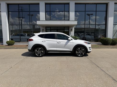Used 2021 Hyundai Tucson Sport w/ Cargo Package FWD image 3