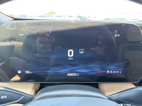 Used 2025 Chevrolet Equinox ACTIV w/ Safety and Technology Package FWD image 11