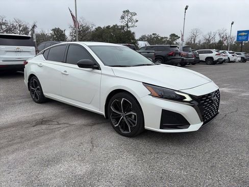 Used 2024 Nissan Altima 2.5 SR w/ SR Premium Package image 4