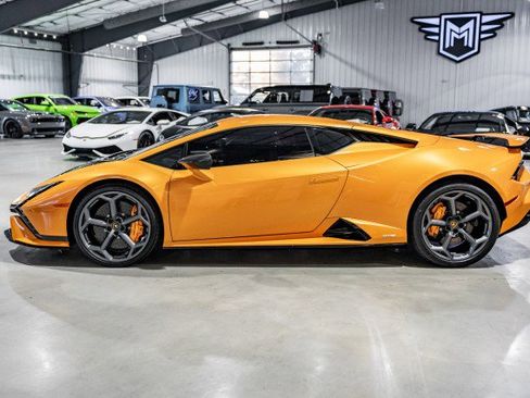 Used 2023 Lamborghini Huracan Tecnica image 3