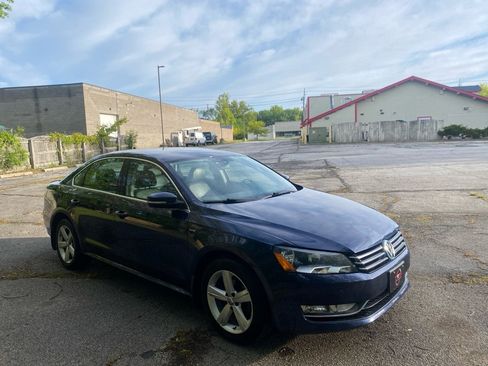 Used 2015 Volkswagen Passat 1.8T Limited Edition FWD image 7