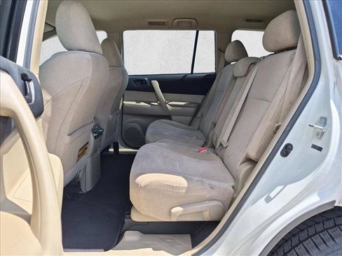 Used 2012 Toyota Highlander FWD image 18