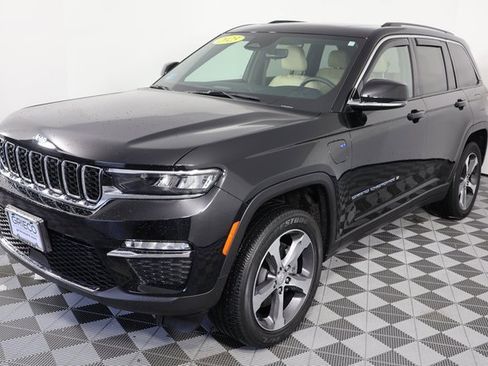 Used 2023 Jeep Grand Cherokee 4WD 4xe image 4