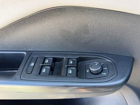 Used 2024 Volkswagen Taos SE image 9