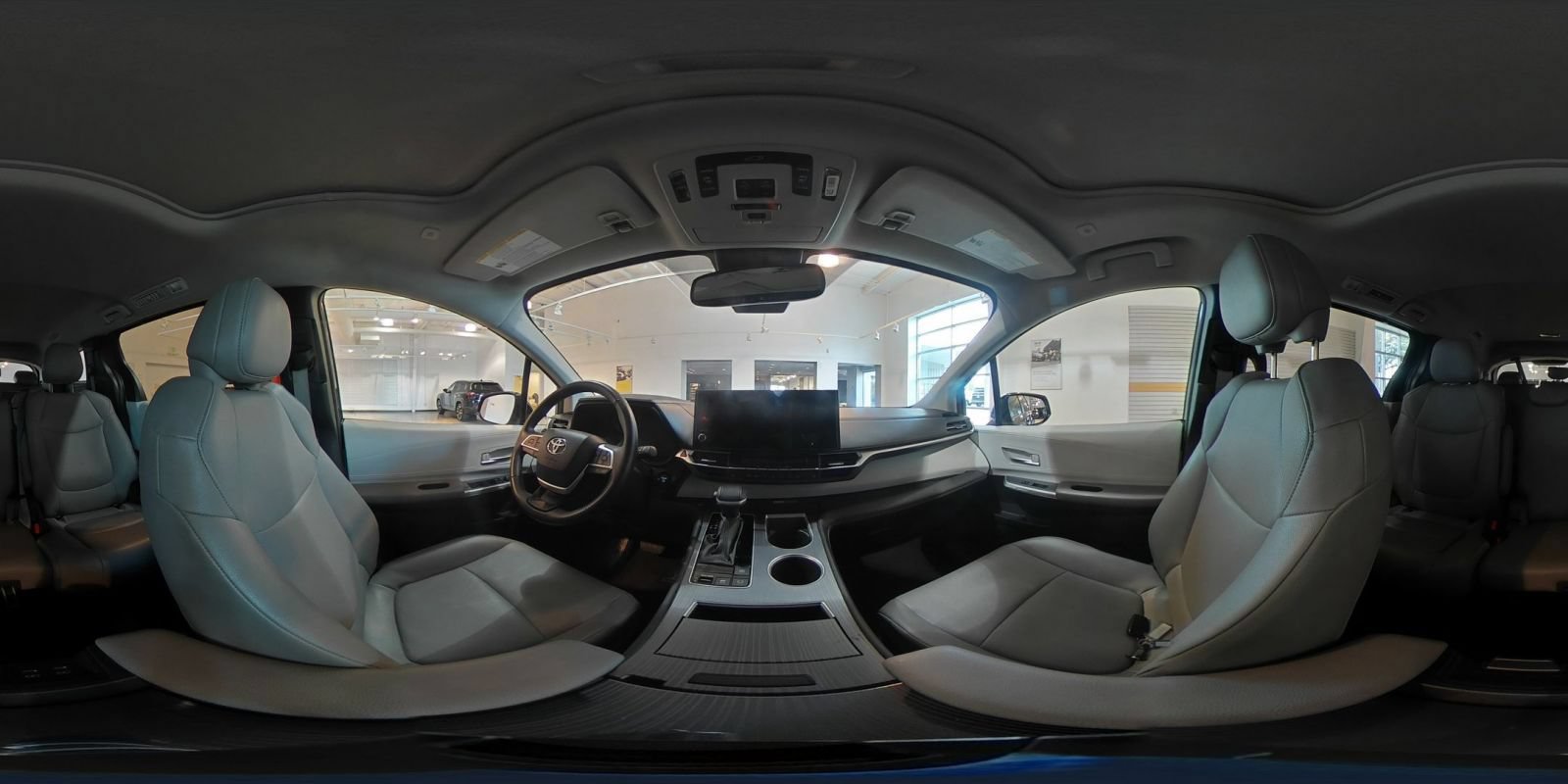 Used 2025 Toyota Sienna XLE FWD image 44