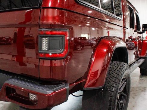 Used 2021 Jeep Gladiator Overland image 24