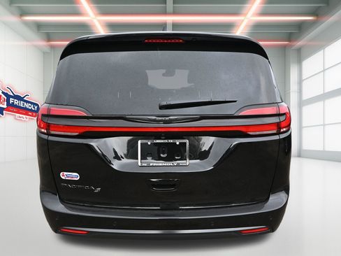 New 2026 Chrysler Pacifica Select w/ S Appearance Package image 28
