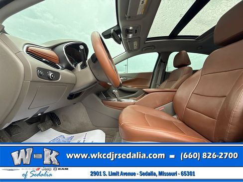 Used 2018 Chevrolet Malibu Premier w/ Premier Sun and Wheel Package FWD image 20
