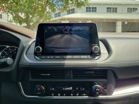 Used 2023 Nissan Rogue SV image 21