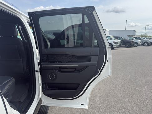 Used 2022 Ford Expedition Platinum image 22